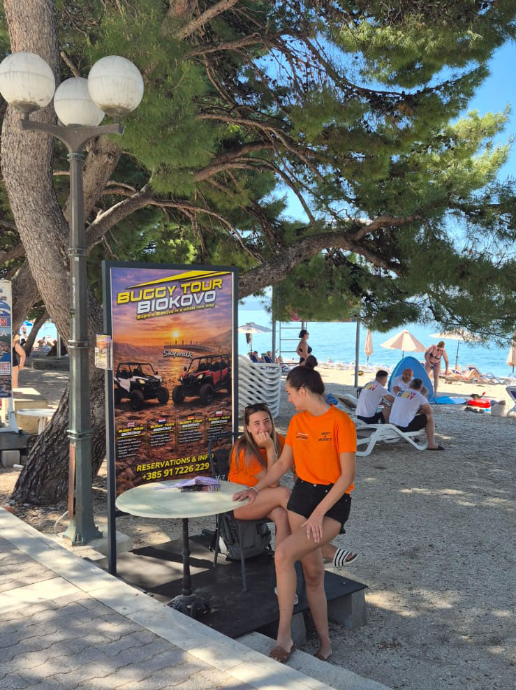 CroBuggy pult ispred Hotela Alga